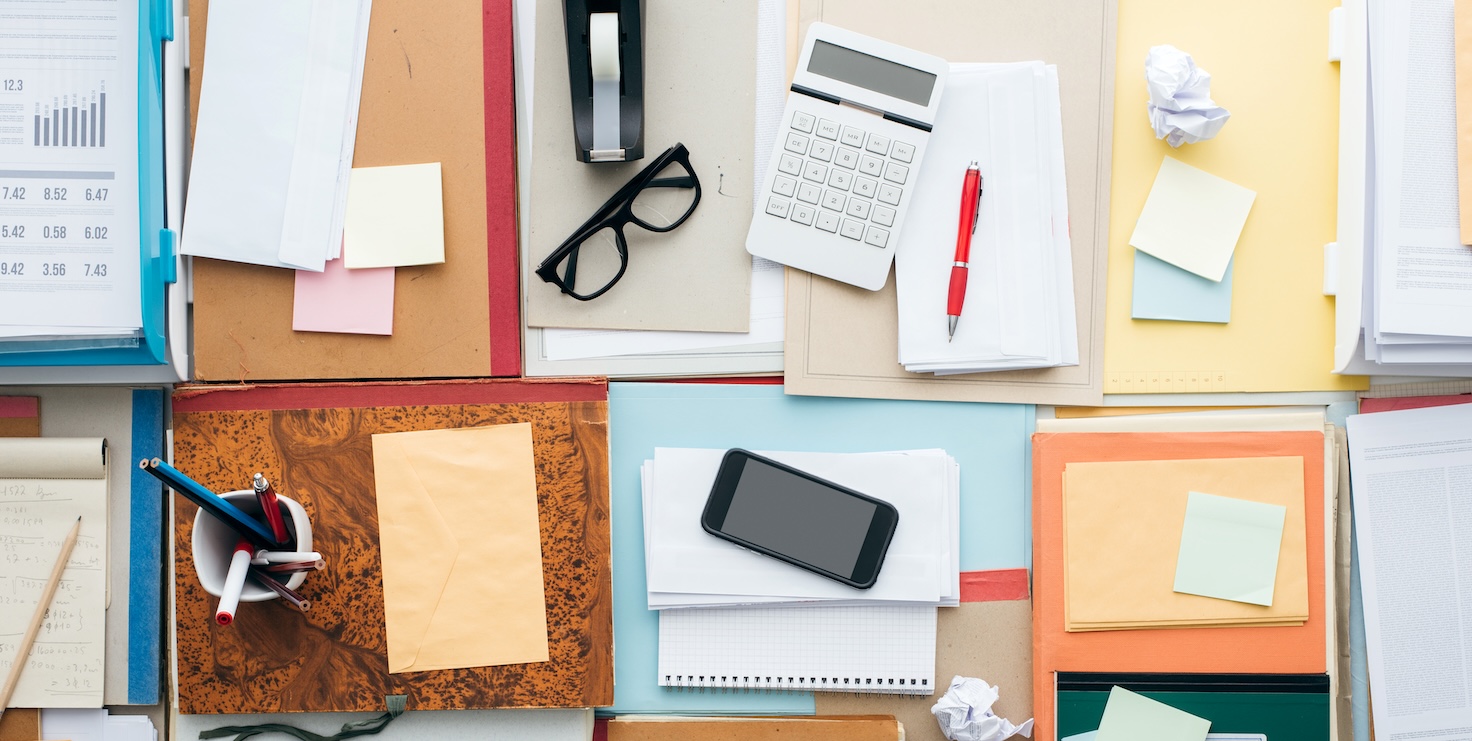 Kennen Sie das: Die Visitekarten, die Ihnen jemand gegeben hat, schafft selten den Weg in Ihr Adressbuch, sondern landet im Papierstapel oder im Papierkorb. So geht es auch den Visitenkarten, die Sie verteilen. Bildnachweis